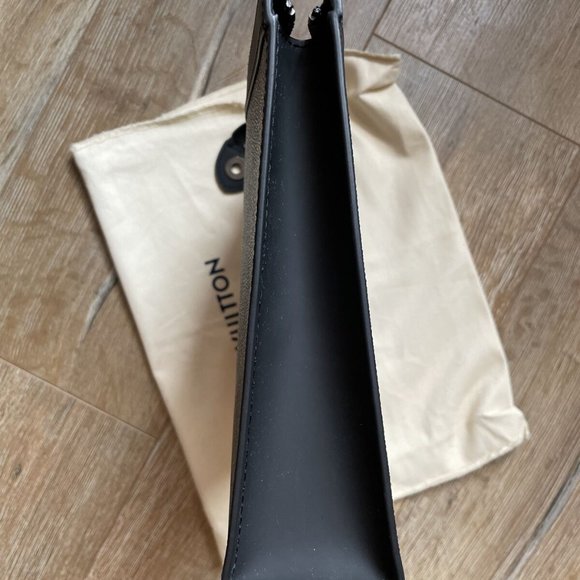 Louis Vuitton Pochette Voyage MM Clutch M61692 - Picture 7 of 12